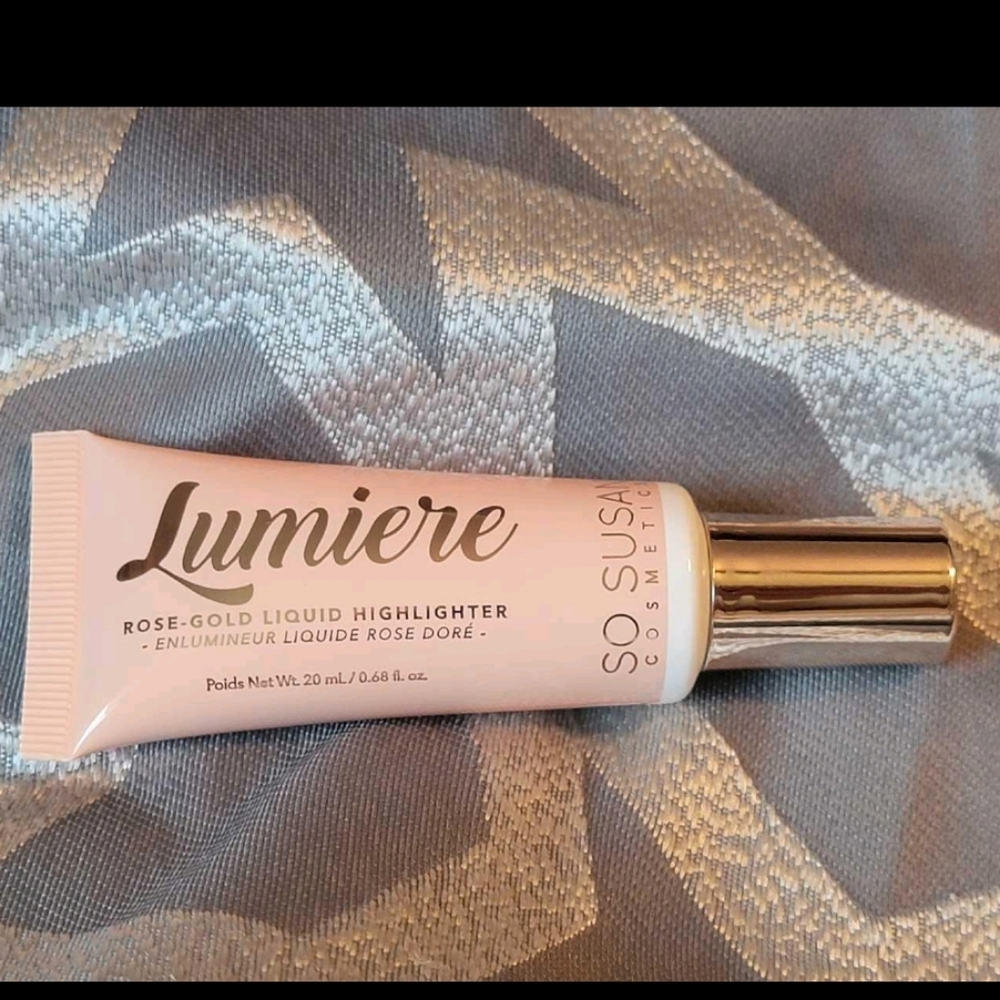Lumiere Rose Gold Highlighter